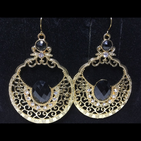 Jewelry - Picture 2 of 3